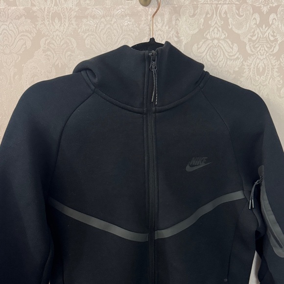 Nike Junior Black Zip-Up Jacket - Picture 2 of 6